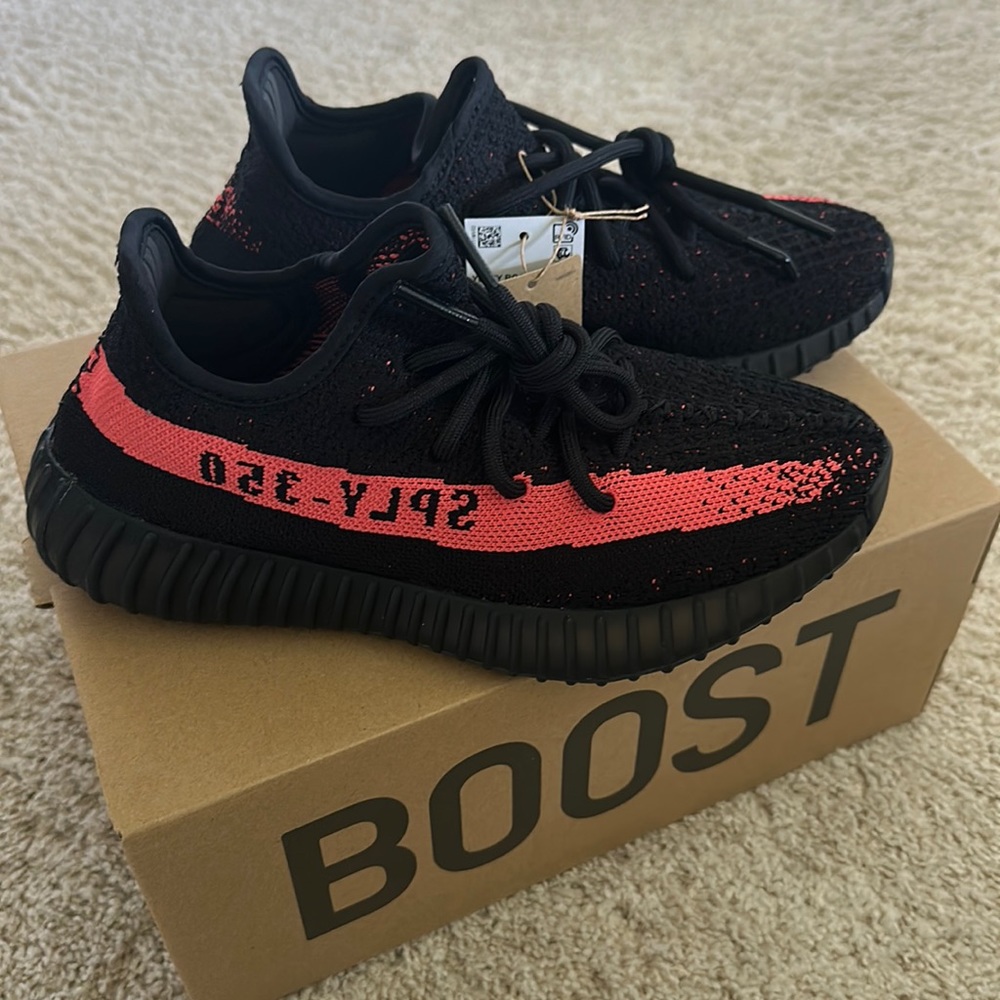 Yeezy boost 350 v2 black/red 5US men new